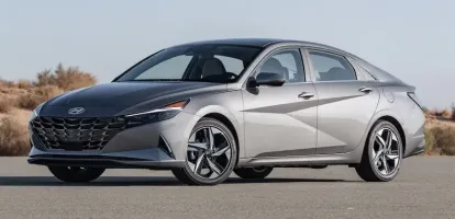Hyundai Elantra Hybrid 2023 экономичный и просторный седан