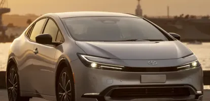 Обзор Toyota Prius 2023 с полностью новым дизайном и гибридом