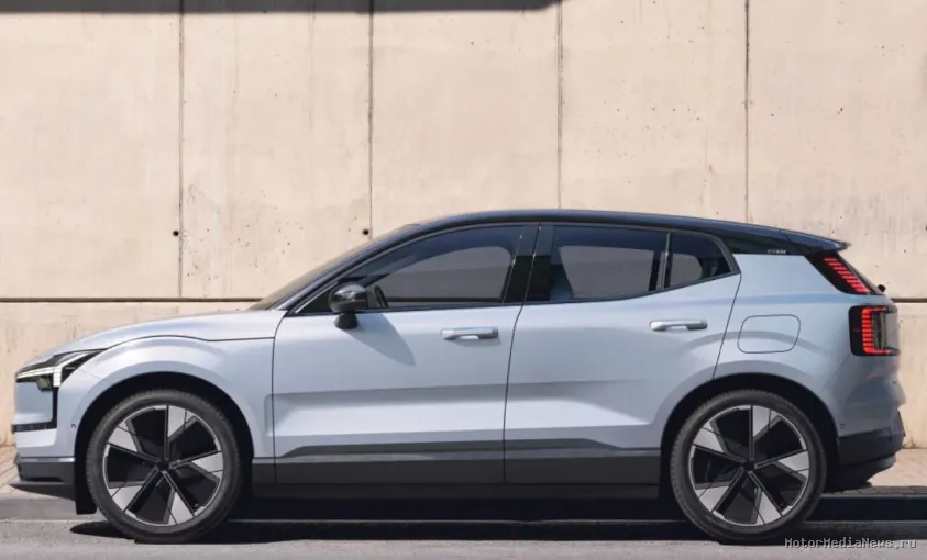 Volvo EX30 2023 вид сбоку