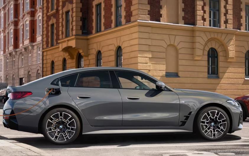 Боковая часть BMW i4 eDrive40