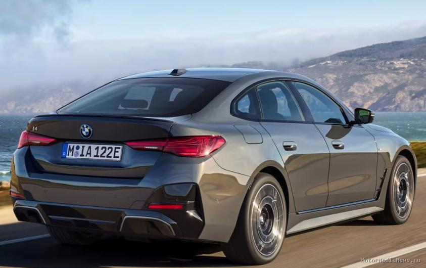 Задний бампер купеобразного седана BMW i4 eDrive40