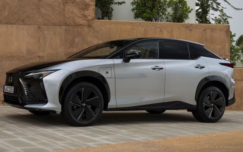 Вид сбоку версии RZ550e