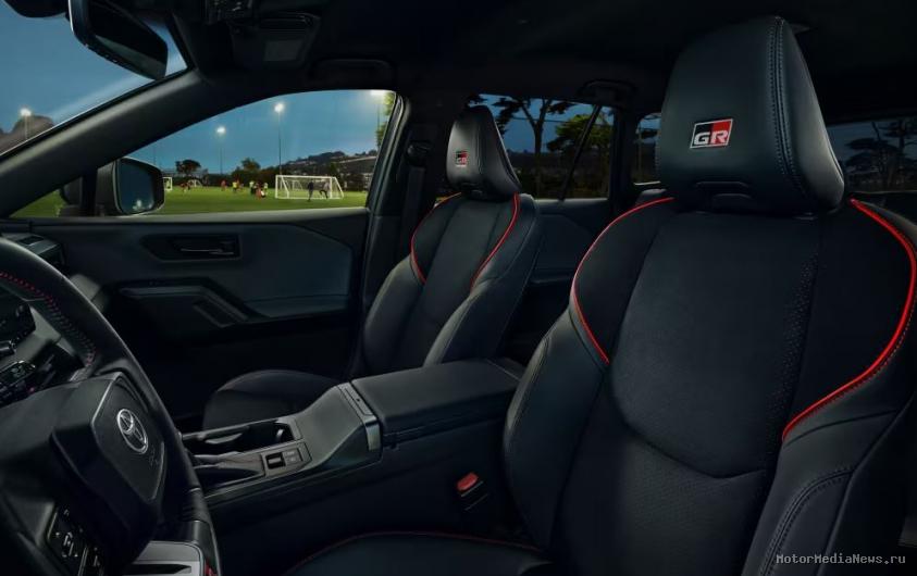 Интерьер Toyota RAV4 PHEV AWD GR Sport