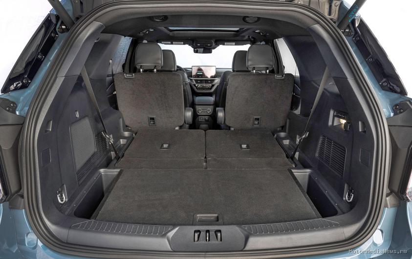 Багажное пространство Ford Explorer ST 2025