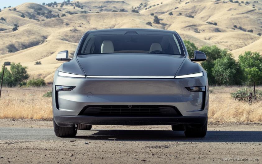 Обновленная передняя оптика Tesla Model Y 2026