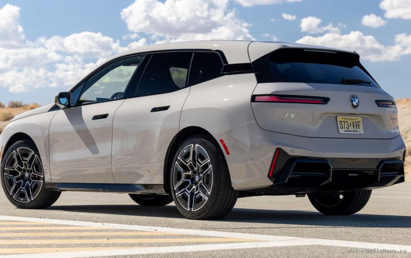 BMW iX xDrive45 2025 задний бампер и оптика