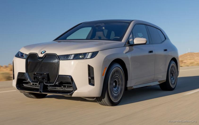 BMW iX xDrive45 2025 вид спереди