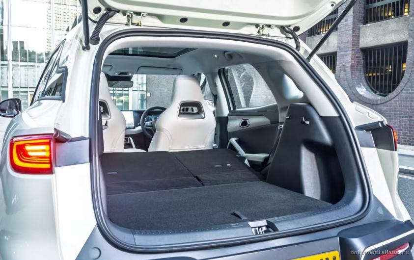 Просторное багажное отделение BYD Atto 2