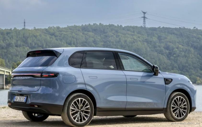 Боковая часть Leapmotor B10