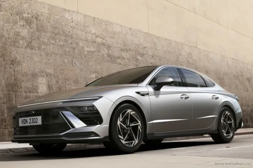 Новый Hyundai Sonata 2023 вид сбоку