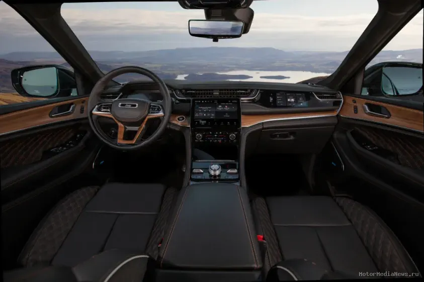 Передняя панель Jeep Grand Cherokee 4XE Plag-in и роскошный интерьер