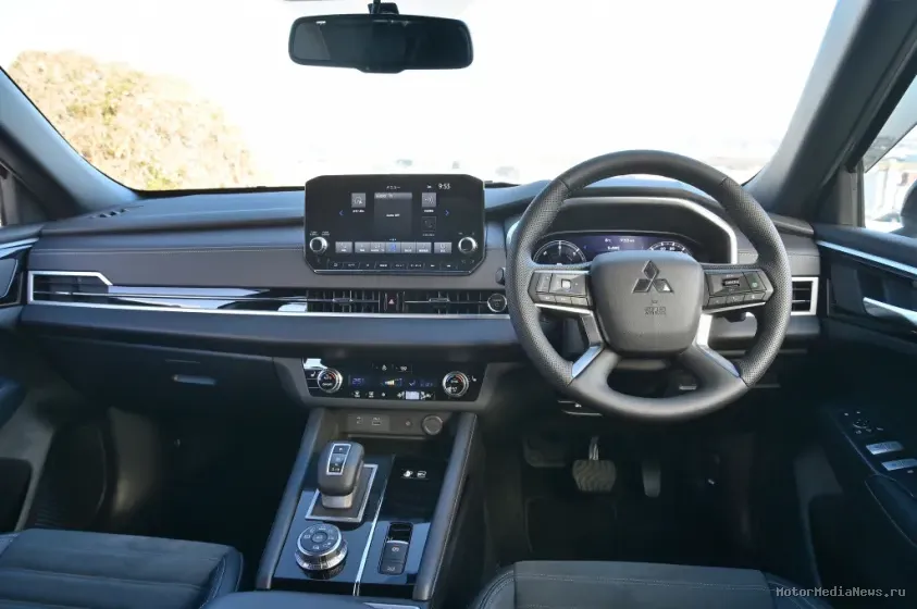 Торпедо Mitsubishi Outlander 2023 Plug-in ES