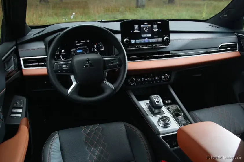 Торпедо Outlander PHEV 2024