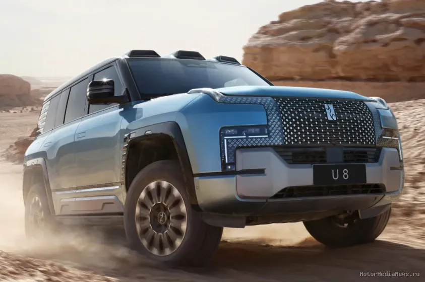 BYD YangWang U8 2024 вид спереди