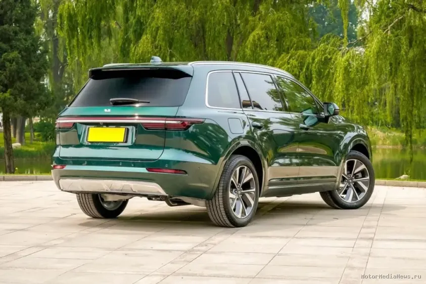 Li One 2022 вид сбоку и задний бампер