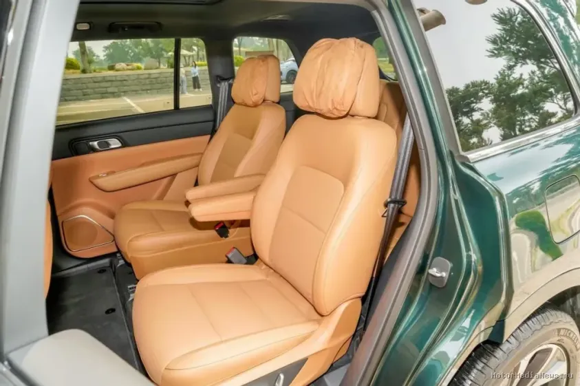 Li One 2022 имеет три ряда сидений и 6 мест