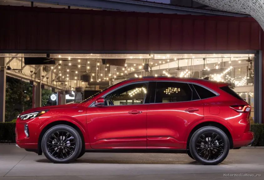 Ford Escape ST-Line 2023, вид сбоку