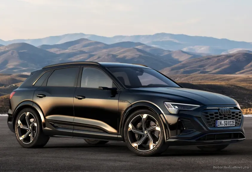 Электрокар Audi Q8 e-tron 2023 вид сбоку