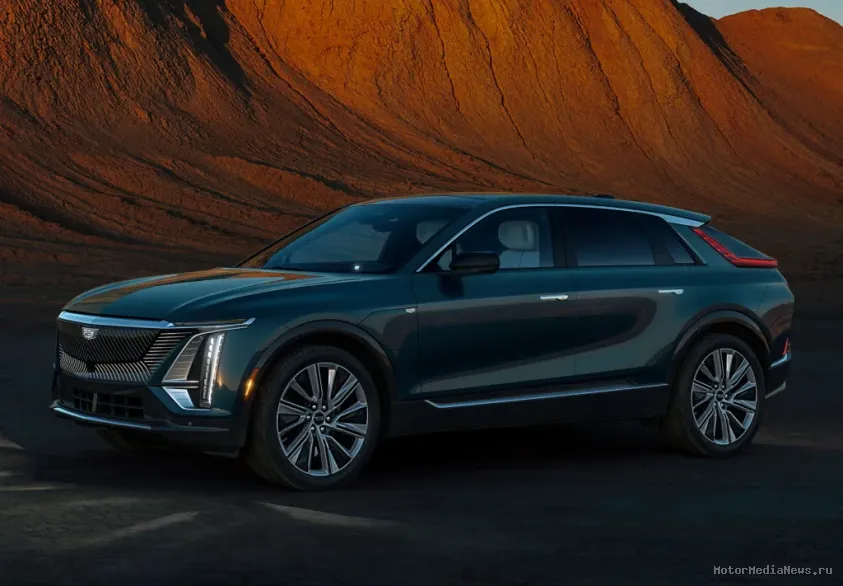 Cadillac Lyriq 2024 передняя оптика и вид сбоку
