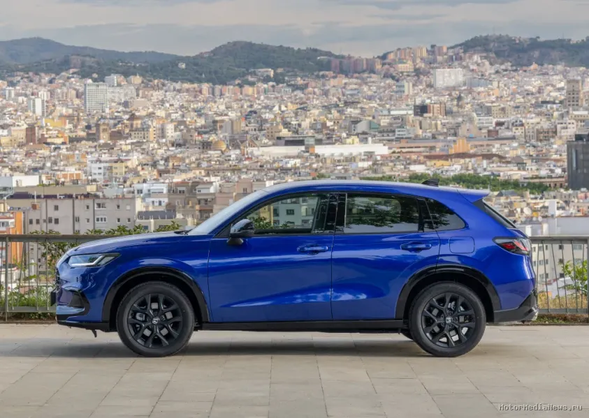 Honda ZR-V 2024 вид сбоку