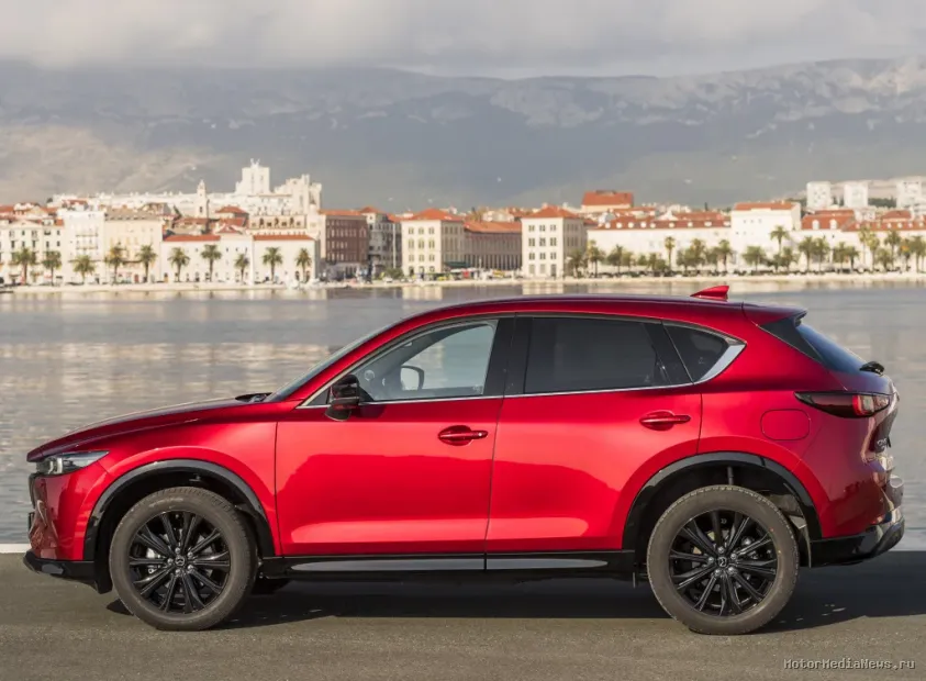 Mazda CX-5 2024 вид сбоку