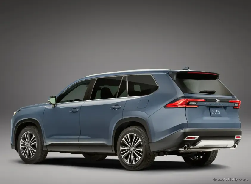 Toyota Grand Highlander 2024 вид сзади
