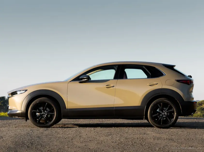 Боковая часть субкомпактного CX-30 2024