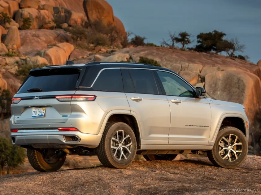 Задний бампер и вид сбоку Jeep Grand Cherokee 4XE Plag-in