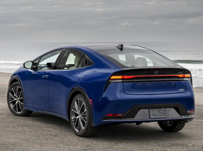 Toyota Prius Hybrid вид сзади