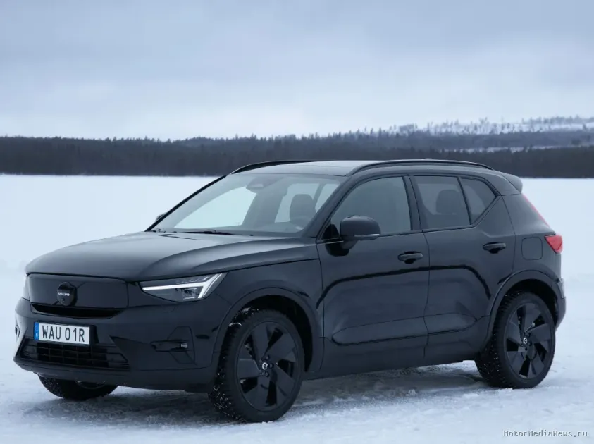 Volvo XC40 2025 года версия Black Edition
