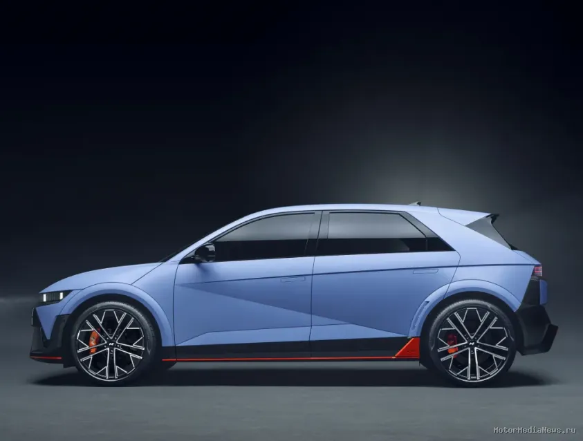 Hyundai Ioniq 5 N 2024 года вид сбоку