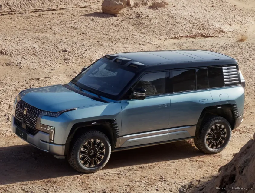 BYD Yangwang U8 мощностью 1100 лошадиных сил и 4 мотора на каждое колесо